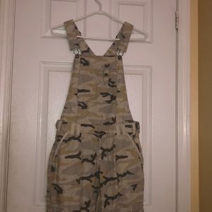 Light camo shorts jumper (brown/grey)